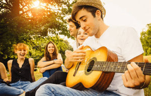 5 Aplicaciones Gratuitas para Aprender a Tocar la Guitarra