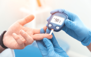 Si tú o alguien que conoces vive con diabetes, sabes lo esencial que es monitorear los niveles de glucosa en la sangre de manera con