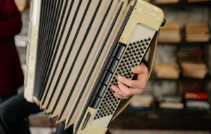 Aprende a tocar acordeón fácilmente