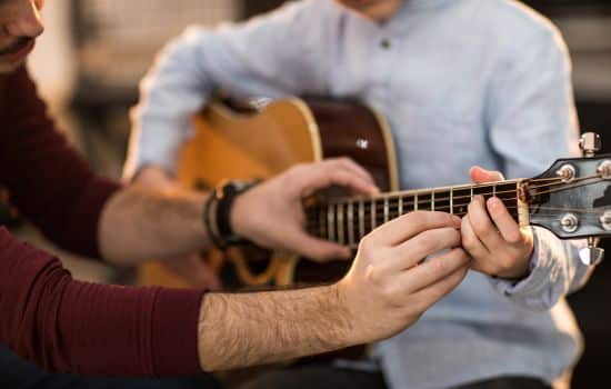 Aprende guitarra fácilmente con estas aplicaciones