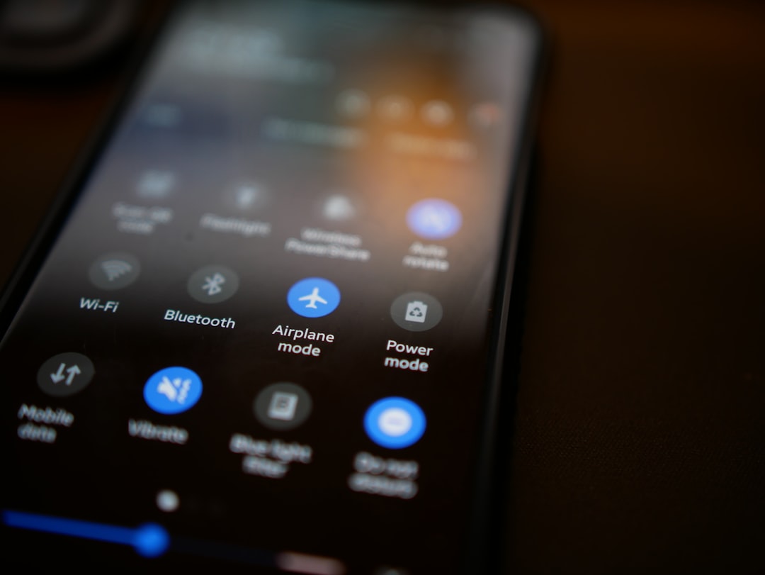 Controla tu hogar inteligente con voz desde el móvil